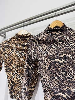 Polera lycra animal print con frunce (T. Aprox: M/L) - comprar online
