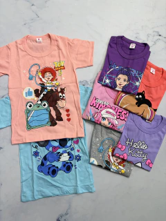 Remera de personaje niña promo en internet