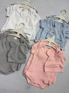 Conjunto bebe morley con bordado cuello americano (body m/c ranita, gorrito) - comprar online