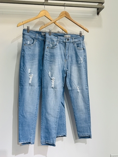 Jeans dama elastizado celeste con rotura tiro alto en internet