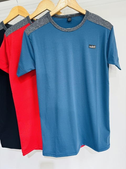 Remera modal cuello combinado adulto.