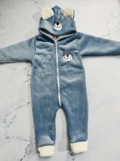 Enterito bebé azul con peluche adentro en internet