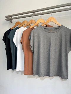Remera de modal sin mangas cuello redondo (Talle Aprox. L/XL)