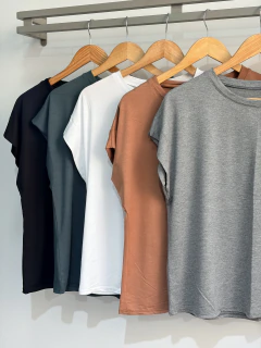 Remera de modal sin mangas cuello redondo (Talle Aprox. L/XL) en internet