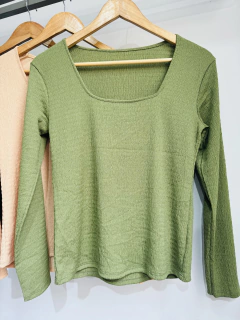 Remera crep mangas largas escote recto (T. Aprox M/L) en internet