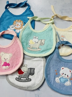 Babero de bebe toalla con aplique - comprar online
