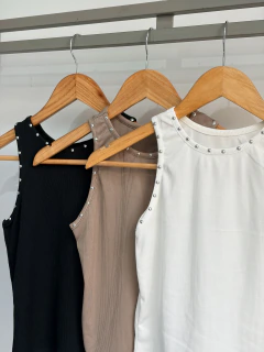 Musculosa de morley y lycra con tachas (Talle Aprox. S/M) en internet