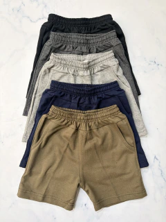 Short con bolsillo liso