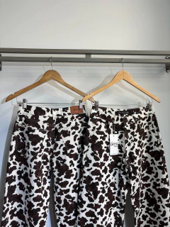 Jeans rígida tiro medio bajo wide leg VACA - Avellaneda Mayorista Rosario