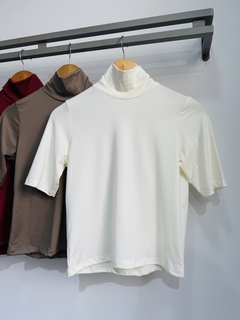 Polera mangas cortas modal soft, remera con cuello (T. Aprox M/L) - Avellaneda Mayorista Rosario