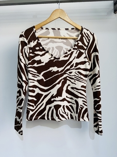 Remera M/L estampada escote corazon (T. Aprox M) en internet