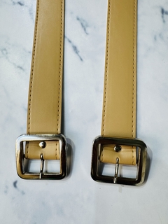 Cinto hebilla cuadrada liso beige en internet