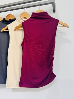 Musculosa cuello alto modal soft costado frunce (Talle Aprox. S/M) en internet