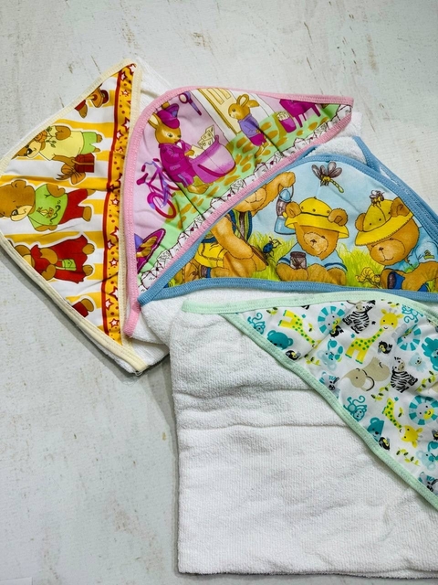 Toallón de bebé capucha con dibujitos