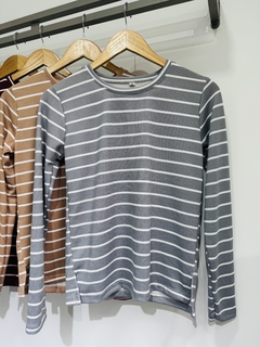Remera de lanilla rayada cuello redondo en internet