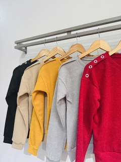 Sweater de lanilla con aplique en el hombro en internet