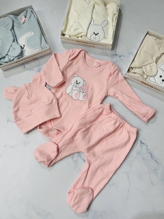 Conjunto en cajita bebe recién nacido morley (Body, ranita y gorrito) - comprar online