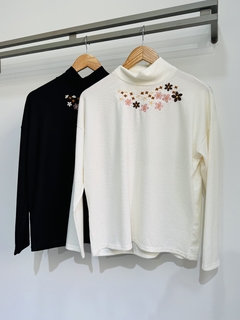 Polera lanilla dama cuello bordado (T. Aprox: M/L) - comprar online
