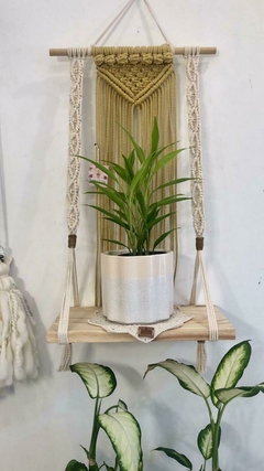 Estante de macramé