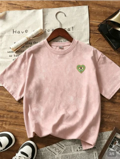 Remera con estampado y bordado - comprar online