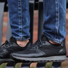 tenis preto e calça