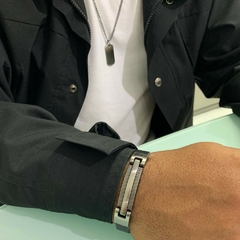 Pulseira placa trabalha com filete no centro - Nanda Silva Design