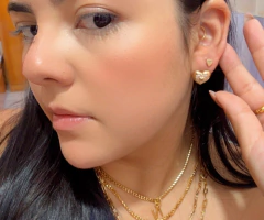 BRINCO CORAÇÃO CENTRO CRAVEJADO FOLHEADO A OURO 18K - comprar online