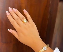 Anel Elegance Dourado com Pedra Cristal na internet