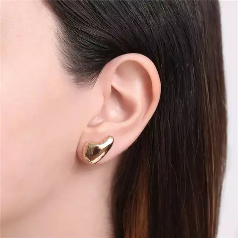 Brinco mini ear cuff folhedo ouro 18k