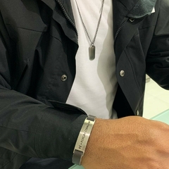 Colar Masculino com Placa Escovada – Banho Ônix na internet