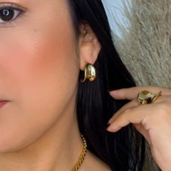 Brinco Curvado Vick dourado