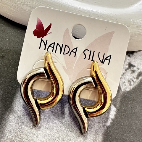 Brinco Assimétrico Prata e Dourado Alexandra