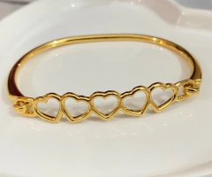BRACELETE CORAÇÃO VAZADO na internet