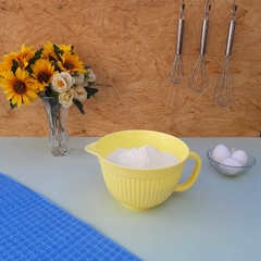 Bowl mezclador con asa y pico vertedor (Amarillo Pastel) - comprar online