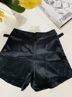 Shorts saia Hannah na internet