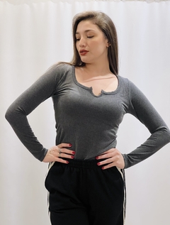 REMERA DINA