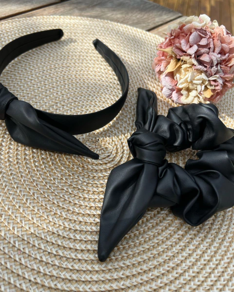 Tiara e scrunchie preto em corino da coleção Outono Inverno 25 - Kit mãe e filha Laços de Lili