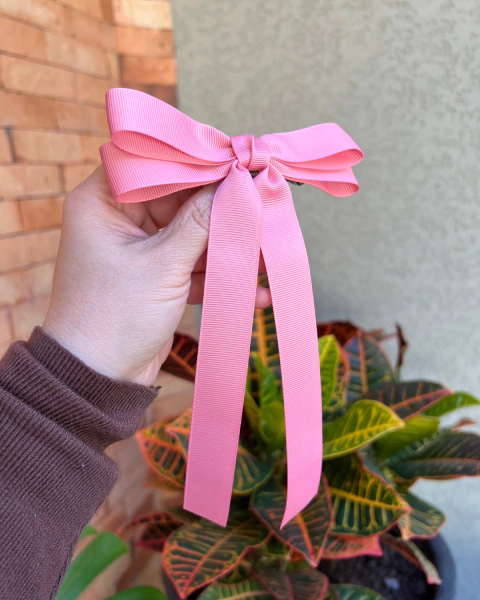 Laço para o cabelo Karen grande em gorgurão rosa vibrante na presilha