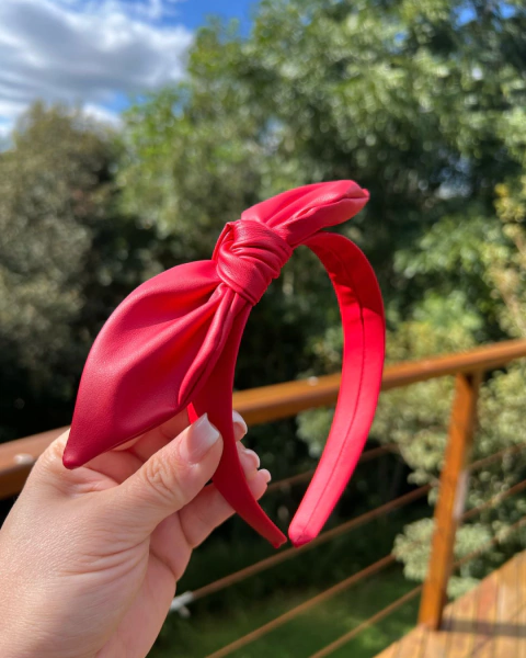Tiara de cabelo vermelha em corino com laço – Laços de Lili coleção Outono Inverno 25