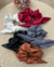 Scrunchies (xuxinhas) em Corino - Coleção Outono/Inverno 25 -SC01-OI25 na internet