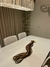 Colar de mesa sementes 1,05m - Juliana Baczynski Iluminação Decorativa