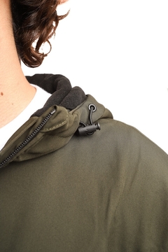 CAMPERA DEPORTIVA - SALTO FRIO - comprar online