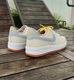 Air Force 1 Up Bege na internet