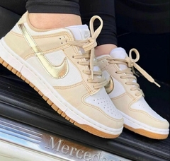 Nike Dunk Low Gold na internet