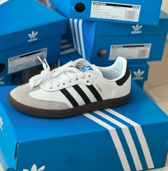 Adidas Samba na internet