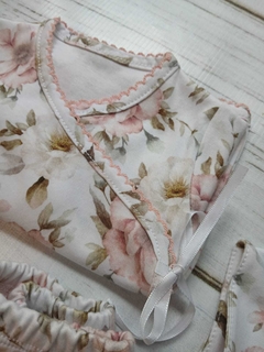 Ajuar Básico unisex 4 piezas - FLORES GRANDES - comprar online