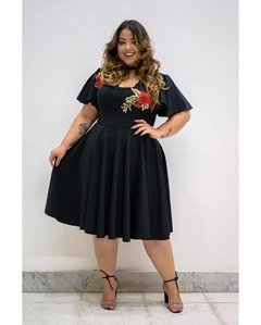 VESTIDO PRETO COM ROSAS BORDADAS