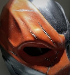 Casco Deathstroke en internet