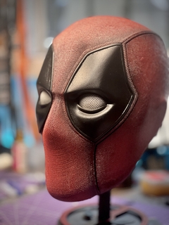 Casco Deadpool + Base - comprar online