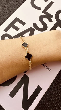 Pulseira Trevo Duplo Preto na internet